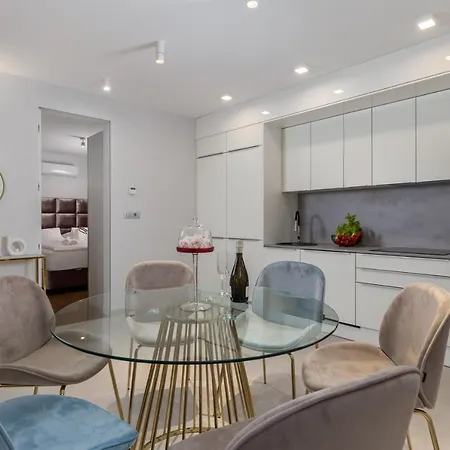 Apartment Dogas